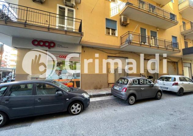 Oltre 3 vetrine in affitto a Salerno - Foto 9