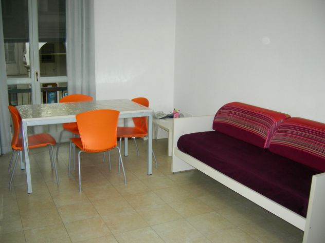 AFFITTASI POSTO IN DOPPIA X STUDENTESSA - APP. N. 1 (UTENZE INCLUSE)