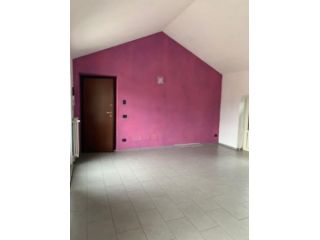 Appartamento di 85 m² con 3 locali e box auto in affitto a Alessandria