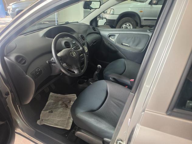 Toyota Yaris 1.0i 16V cat 5 porte - Foto 7