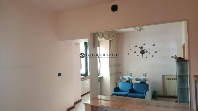 Fossombrone, adiacente al centro storico facilmente accessibile sia con le macchine che a piedi proponiamo in vendita immobile di circa 90 mq con vist - Foto 6