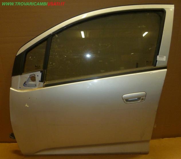 PORTA ANT.S. ARGENTO CON ALZACR. CHEVROLET SPARK (M300) 999-U56646 Carrozzeria  Lamierati esterni  Porte  Porta ant. sx. CHEVROLET - SPARK - 01-01-201