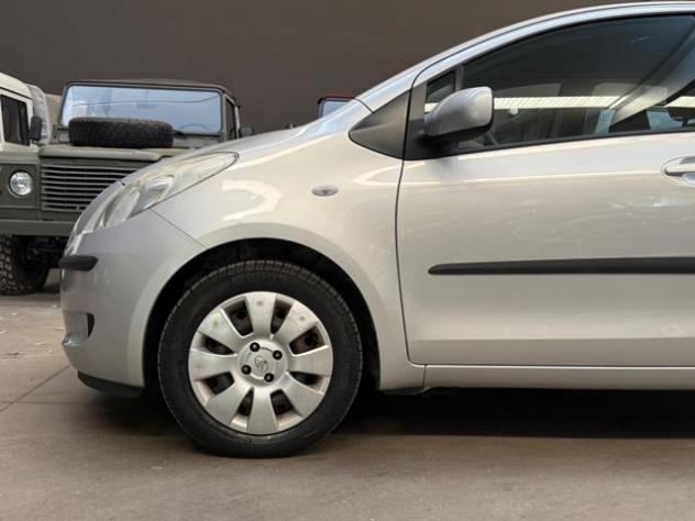 TOYOTA Yaris 1.0 5 porte Sol rif. 23895925 - Foto 7