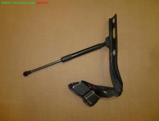 CERNIERA COFANO ANT.D. NERO MET. CON ASTA  Carrozzeria  Lamierati esterni  Cofano  Cerniera cofano  AUDI - Q5 - 01-08-2012 - 01-12-2016, AUDI - Q5 - 0
