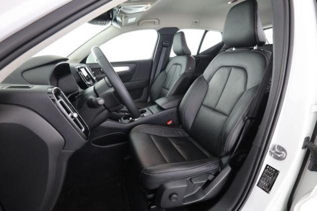 VOLVO XC40 XC40 T2 Geartronic Momentum Pro rif. 23833302 - Foto 2