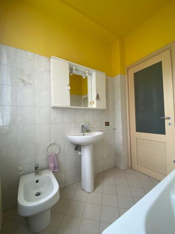 Travedona Monate - ampio appartamento con balcone, terrazzo e cantina - Foto 7