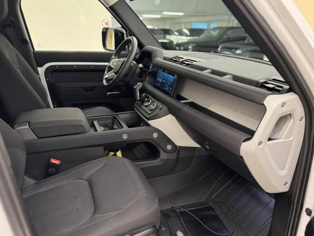 Land Rover Defender (2019) LAND ROVER 110 3.0D I6 200 CV AWD Auto - Foto 3