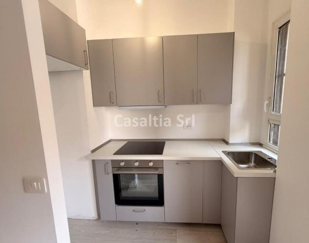 Stanza matrimoniale in trilocale ristrutturato, con aria condizionata e balcone disponibile da subito - Foto 7