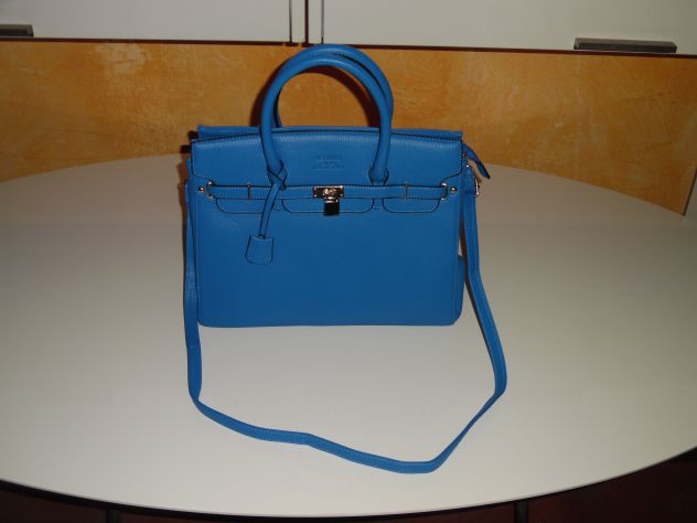 UNA BORSA NUOVA GRANDE DA DONNA CON TRACOLLA REMOVIBILE E REGOLABILE IN ECO PELL