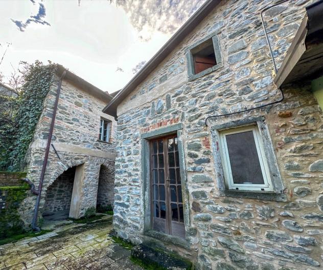 Casa semindipendente in vendita a Casa Corvi - Pontremoli 190 mq Rif: 1237798