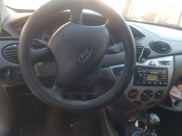 Ford Focus 1.8 TDCi 100CV 5p. Zetec - Foto 7