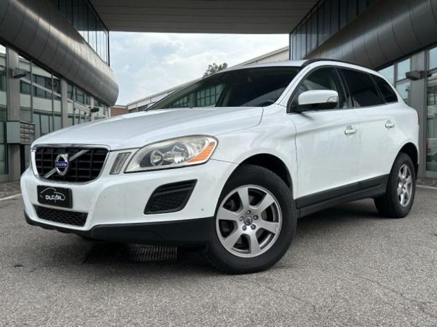 VOLVO XC60 D3 AWD Geartronic Momentum rif. 24180358