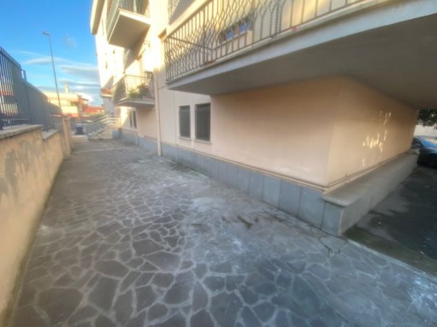 Locale magazzino a Finocchio vicino v. Casilina - Foto 4