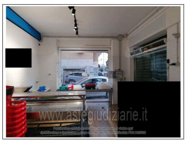 IMMOBILI-IMMOBILE COMMERCIALE-Via Belisario Corenzio, 29/31 33, 84129 Salerno SA, Italia - Foto 2