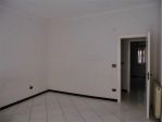 V001372 - VENDESI APPARTAMENTO DI 105 MQ COMMERIALI