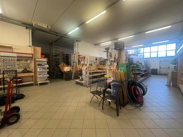 IN LOCAZIONE: Ampio Locale Open-Space con Area Esterna Coperta e Piazzale - Foto 4
