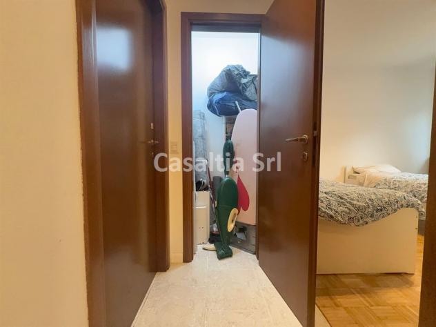 Ampio trilocale con balcone, box e doppi servizi - Foto 16