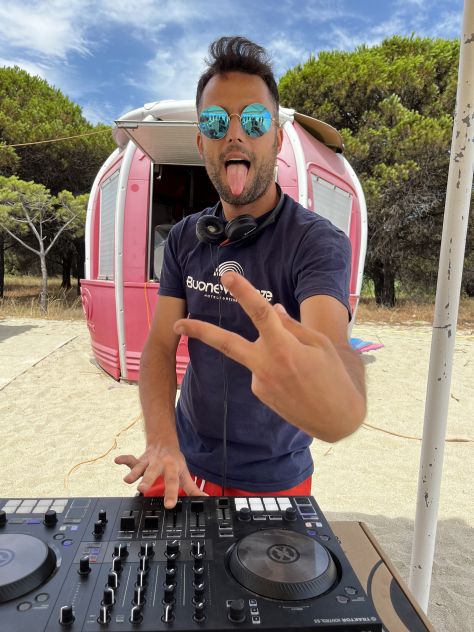 ANIMATORE TURISTICO TECNICO AUDIO/LUCI-DJ - Foto 5