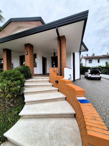 Villa di 205 m² con più di 5 locali e box auto doppio in vendita a Spinea