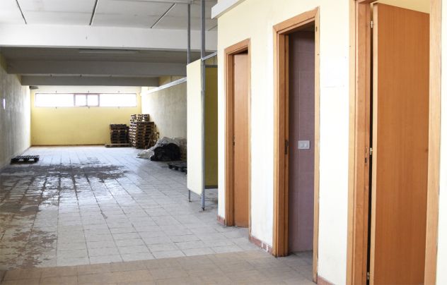 Locale ad uso artigianale nel "condominio elettra" - Foto 6
