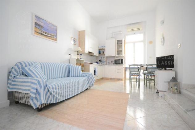 Alassio, ampio bilocale con spazio esterno ad uso TURISTICO