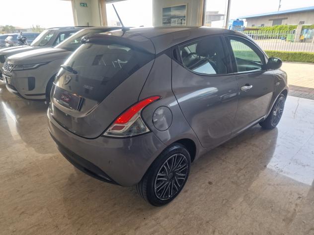 Lancia Ypsilon 1.0 Hybrid Gold 2023 - Foto 3