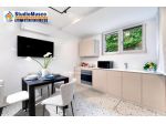 StudioMusco vende a Capri, su via Marina Grande, appartamento su due livelli.