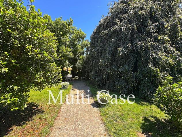 ESCLUSIVA VILLA SINGOLA CON PARCO PRIVATO DI OLTRE 2.100 MQ – CISLAGO (VA) - Foto 3