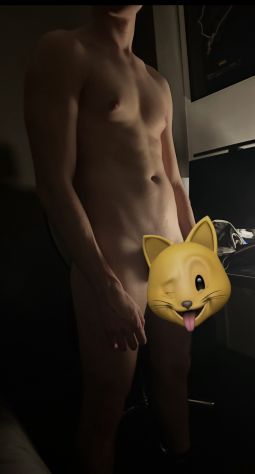 Ragazzo 20 anni disponibile per donne (no maschi no trans) - Foto 2 Tel:3334430090