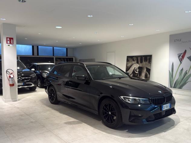 BMW Serie 3 318d Touring MHEV auto Navi Cruise Black Pack - Foto 2