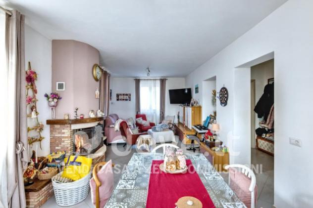 Casa indipendente di 250 m² con 4 locali in vendita a Dumenza - Foto 4