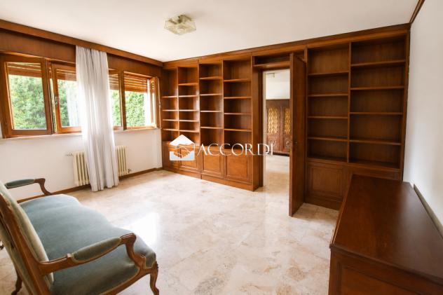 CASA INDIPENDENTE di 10 vani e di 300 mq (MONTEBELLUNA) rif. PE15 - Foto 17