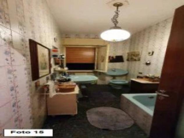 Immobile in asta di 175 m² con più di 5 locali e box auto in vendita a Carrara - Foto 11