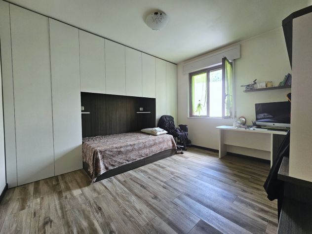Ampio trilocale ristrutturato con arredo moderno - Foto 2