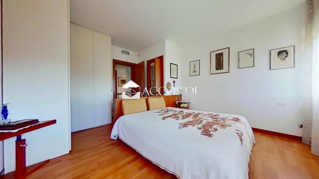 CASA INDIPENDENTE di 8 vani e di 240 mq (GODEGA DI SANT'URBANO) rif. DG025 - Foto 18