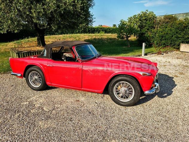 Triumph TR4 TR4A IRS Rosso Interni Pelle Nera 1966 Guida a Destra - Foto 3