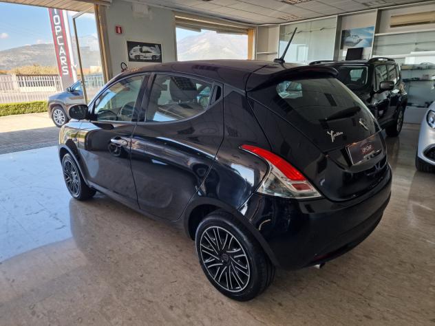 Lancia Ypsilon 1.0 Hybrid Gold 2023 - Foto 2