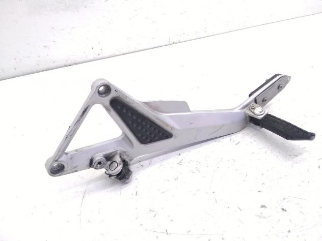 HONDA HORNET 600 SUPPORTO SINISTRO PEDANE - DIFETTI SU GOMMA PEDANA 2003