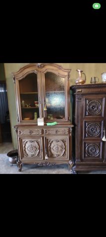 Mobili antichi cucina e lampadari