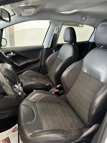 Peugeot 208 PureTech Turbo 110 EAT6 S&S 5 porte GT Line - Foto 7