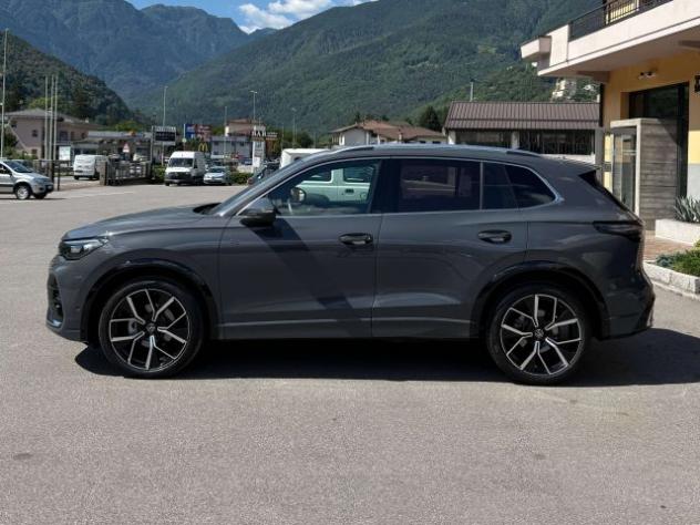VOLKSWAGEN Tiguan Tiguan III 2024 1.5 etsi R-Line Plus 150cv dsg rif. 23905946 - Foto 3