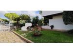 VILLA con giardino privato