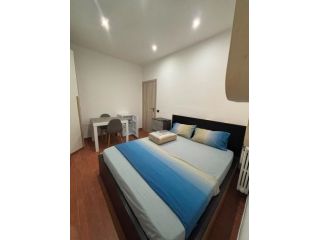 Stanza singola con bagno e frigo privato