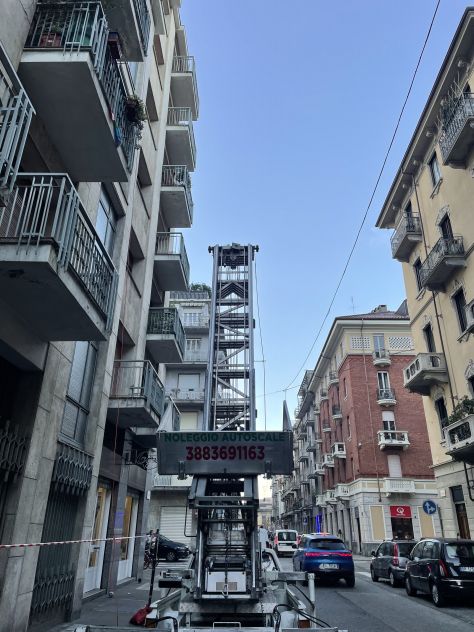 Noleggio autoscale per edilizia e Traslochi Torino - Foto 3