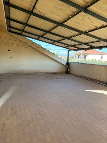 RIF.409 FRONTE VILLAGGIO COPPOLA COMPLESSO IMMOBILIARE DI 3 UNITÀ - Foto 4