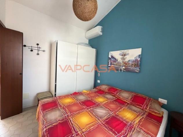 PARATICO – ULTIMO PIANO CON TERRAZZINO, PISCINA E SCORCIO LAGO - Foto 19