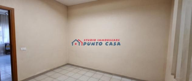 VIA VIRGILIO – Appartamento non arredato al P.T. rialzato, 130 mq ca. – 4 vani + acc. + n. 2 p.auto. Buone condizioni. Euro 500 CL GI - Foto 7