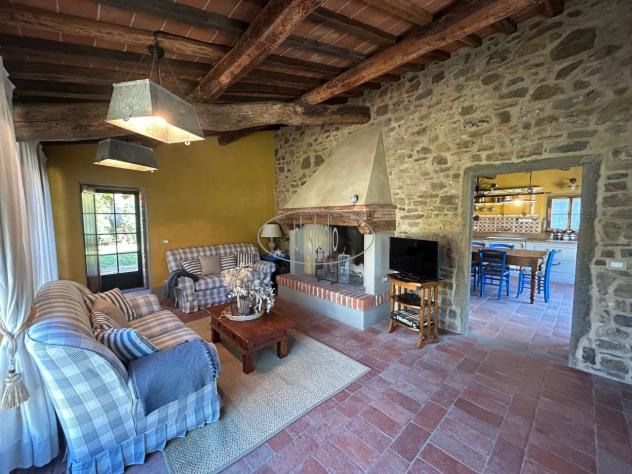 CASALE di 15 vani e di 491 mq (FIGLINE E INCISA VALDARNO - LOCALITA' BADIA MONTESCALARI) rif. V-2178 - Foto 11