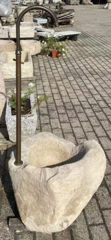 Fontana in granito ricavata da un antico mortaio - Foto 3