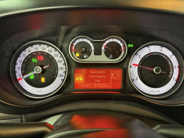 FIAT 500L Living 0.9 TwinAir Turbo 80cv Natural Power Lounge - Foto 7